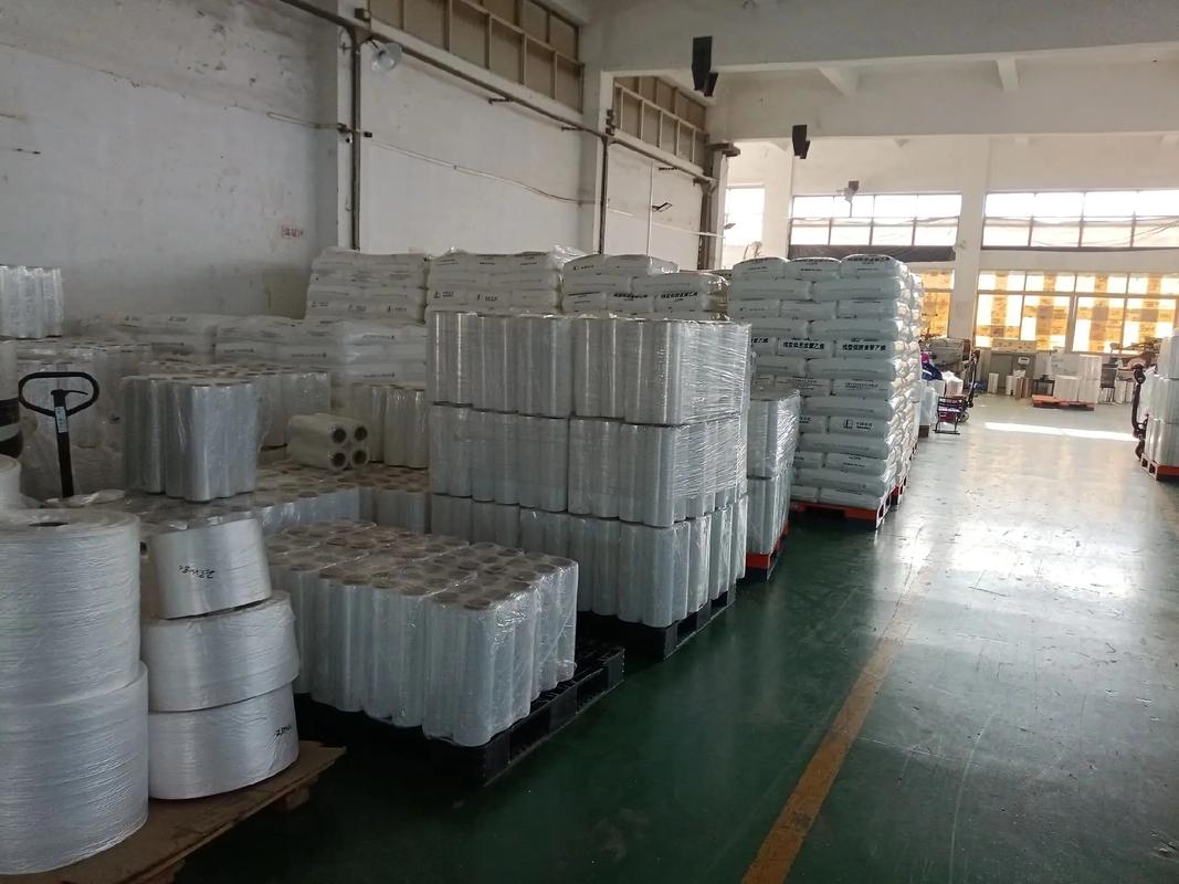 晨光中的工業脈動 探訪塑料包裝材料生產車間實景